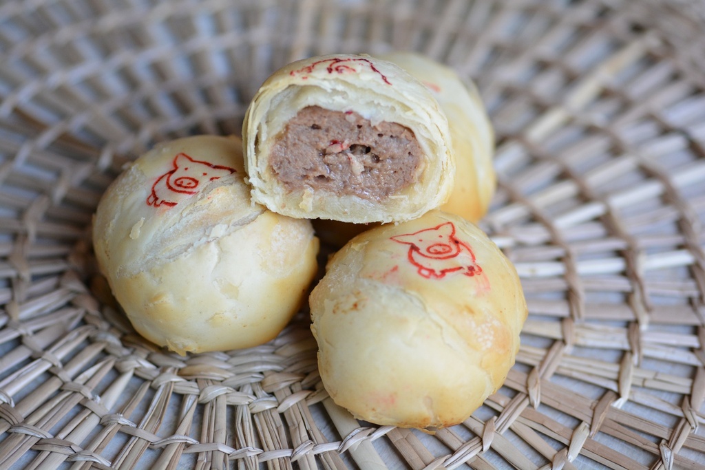 19-2. Shanghai-style Mooncake with Iberian Pork Filling